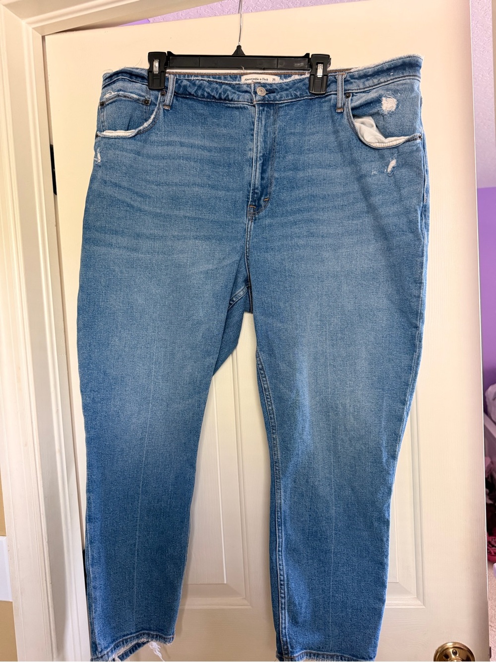 Abercrombie & Fitch Classic Fit High Rise Skinny Jean